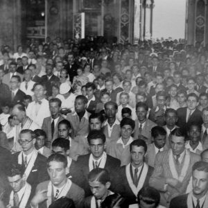 Interior do Santuário durante Missa de Comunhão Geral da Congregação Mariana